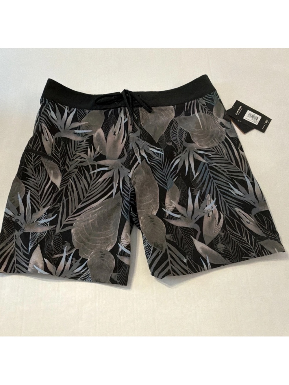 Men's  Dakine Board-shorts Size 32 Length 19  Tropical Print Swim Shorts